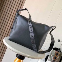 로에베 Cubi 크로스백 in 서플 스무스 카프스킨 자카드 4칼라 DEEP NAVY B906K70X01