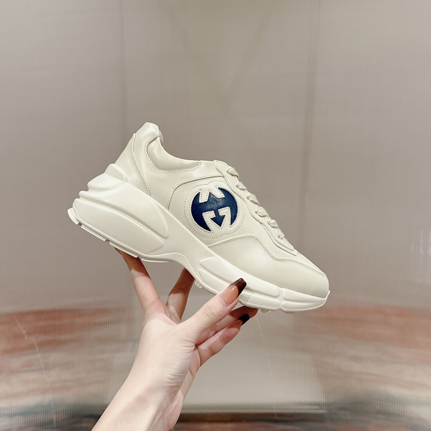 구찌 롸이톤 인터로킹 G 스니커즈 757857 UPG70 9567