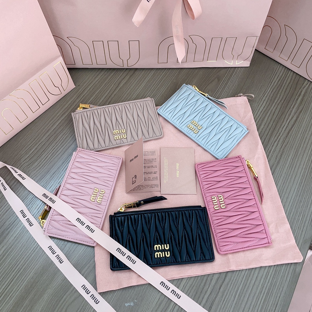 미우미우 마테라쎄 지퍼 카드지갑 5칼라 5MB006 2FPP F0E18