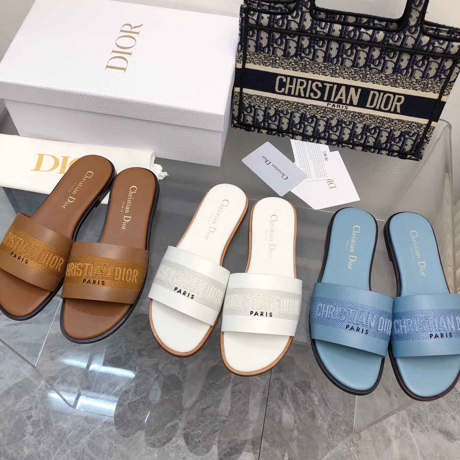 디올 24SS 디웨이 레더 앤 자수 코튼 뮬 KCQ986CEY (3컬러)