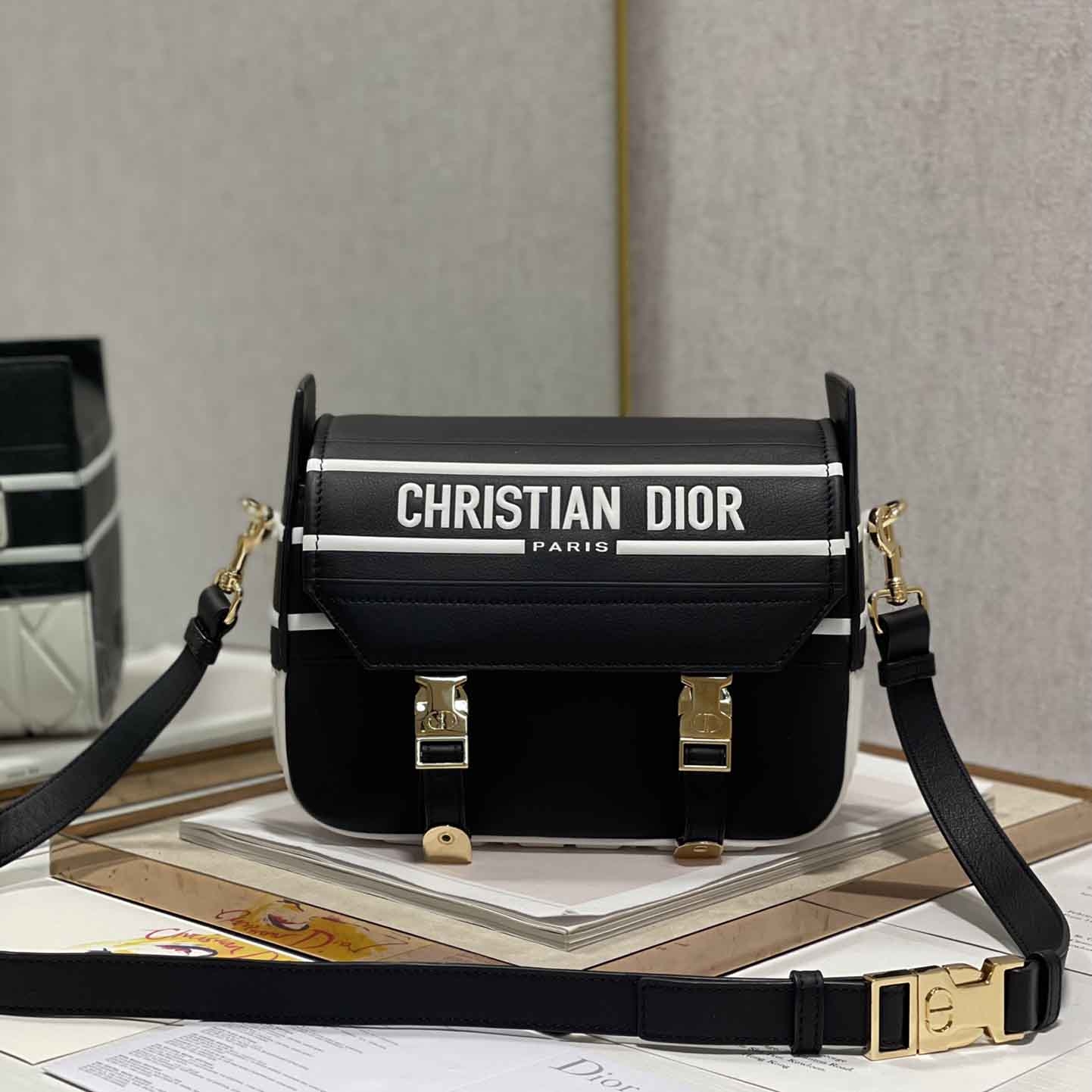 디올 캠프 스몰 메신저백 2칼라 M1243ODDD