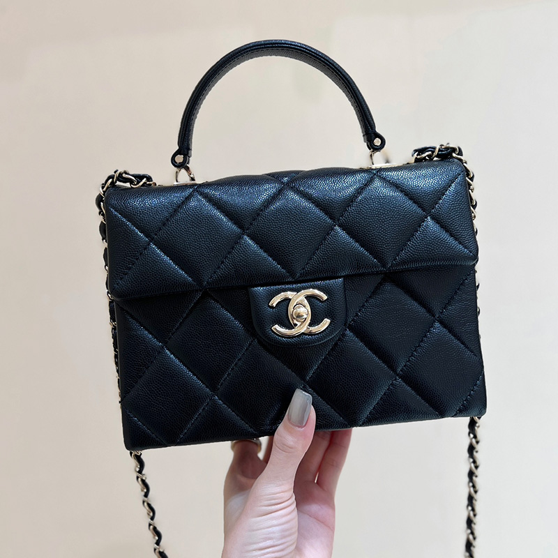 샤넬 24P CC로고 탑핸들 턴락 플랩백 블랙 AS4711