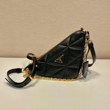 프라다 여성 트라이앵글 레더 숄더백 블랙 1BH190 2DF0