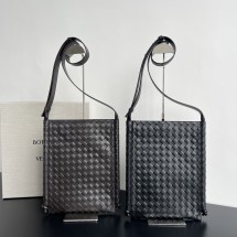 보테가베네타 라지 플랫 루프 크로스백 2칼라 776204 V2HL1 8803