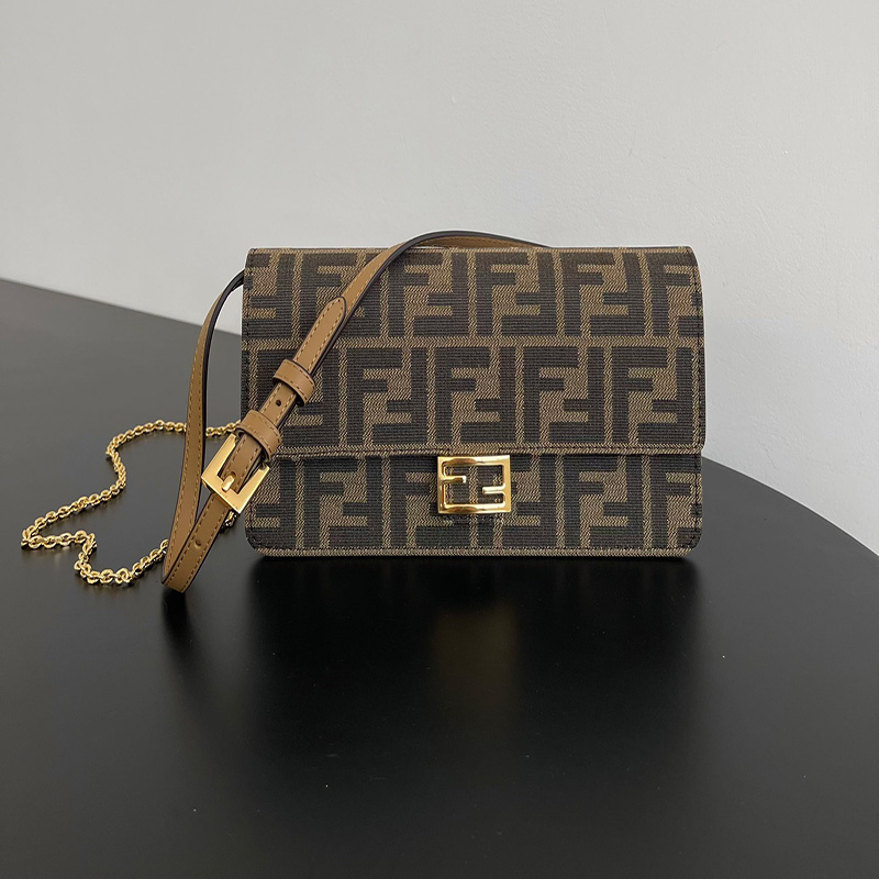 펜디 FF 바게뜨 월렛 온 체인 클러치 겸 숄더백 8M0498 A98P F0A6E