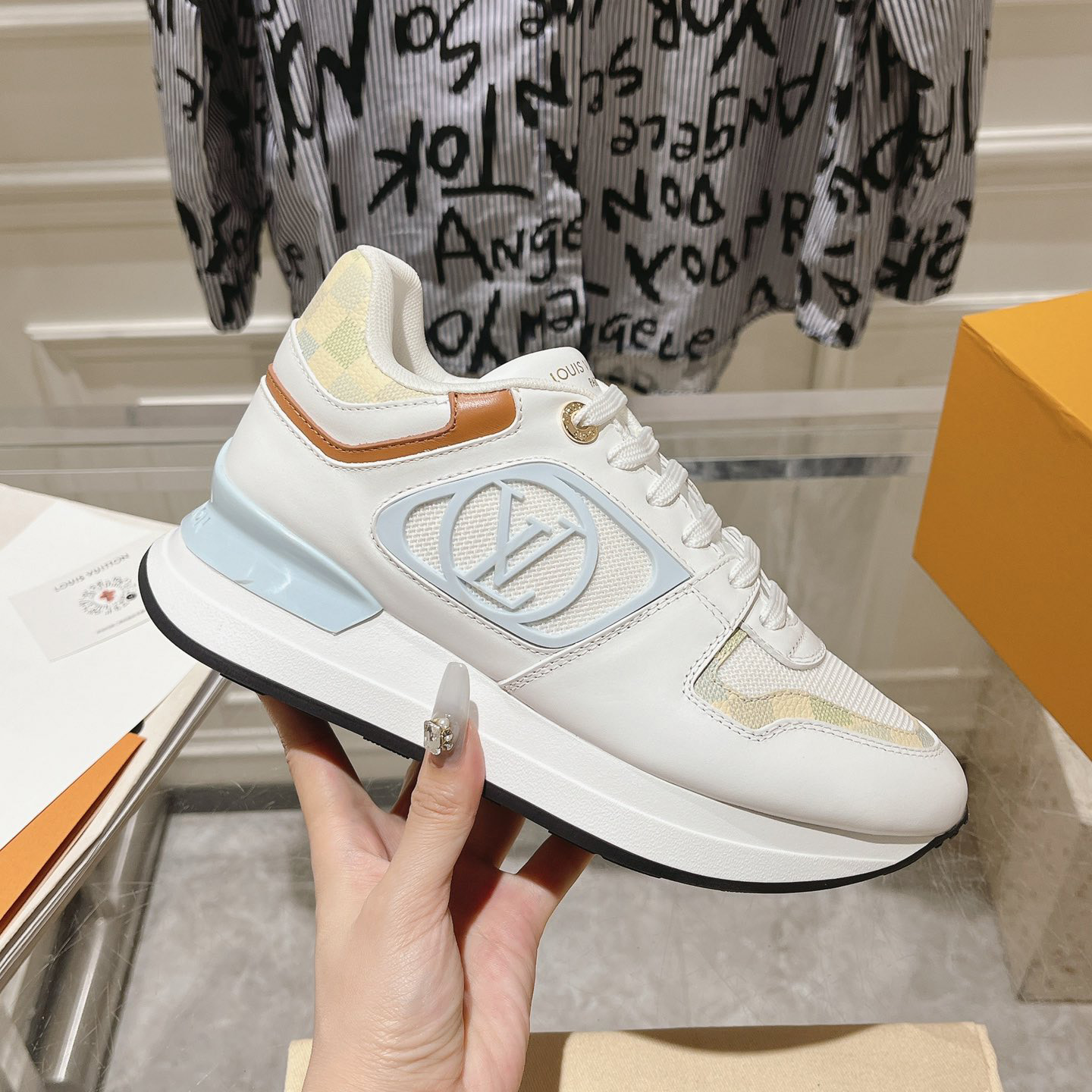 루이비통 네오 런어웨이 스니커즈 2칼라 1ACUGB