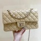 샤넬 클래식 미디움 램스킨 플랩백 베이지 금장 A01112