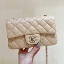 샤넬 클래식뉴미니 플랩백 램스킨 베이지 A69900