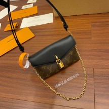 루이비통 패드락 온 스트랩 모노그램 숄더백 2칼라 M80559