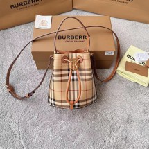 버버리 체크 TB 버킷백 미니 80739491