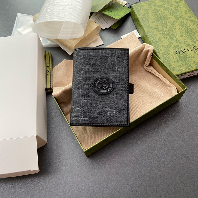 구찌 GG 인터로킹 G 여권 케이스 724562 (2칼라)
