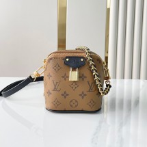 루이비통 저스트 인 케이스 숄더백 M47162