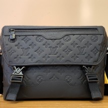 루이비통 남성 메신저 보야주 PM - M25121