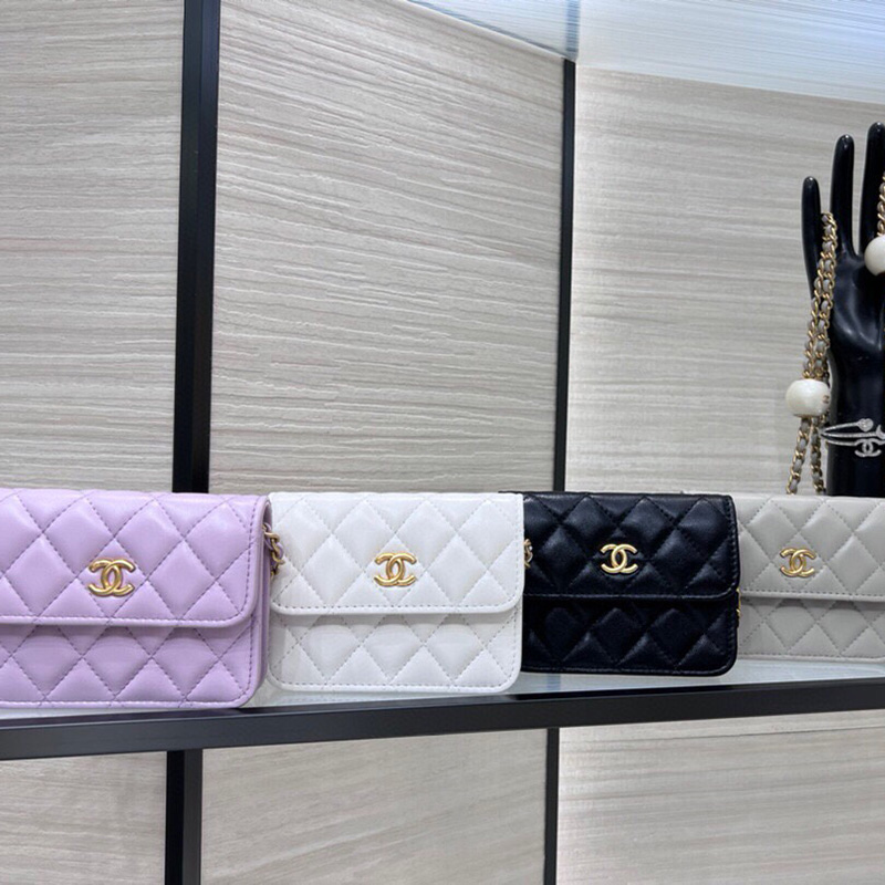 샤넬 24 SS 체인 미니백 램스킨 골드 클래식 플랩백 AP4010