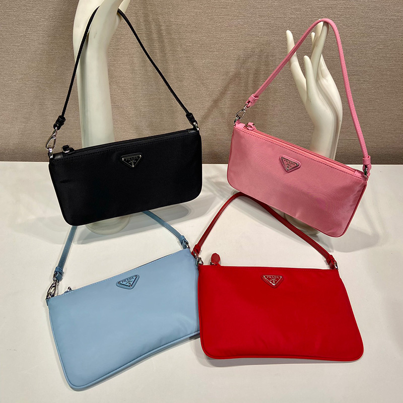 프라다 24SS PRADA 리나일론 숄더백 블랙 1NI545