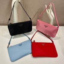 프라다 24SS PRADA 리나일론 숄더백 블랙 1NI545