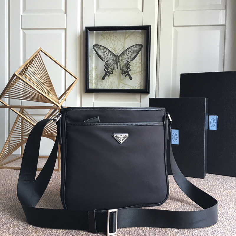 프라다 나일론 삼각로고 메신저백 바디백 남성 크로스백 2VH797