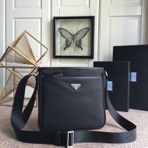 프라다 나일론 삼각로고 메신저백 바디백 남성 크로스백 2VH797