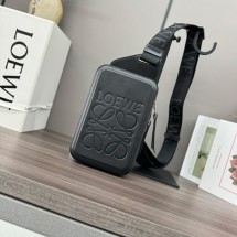 로에베 몰디드 슬링 백 B987W42X02