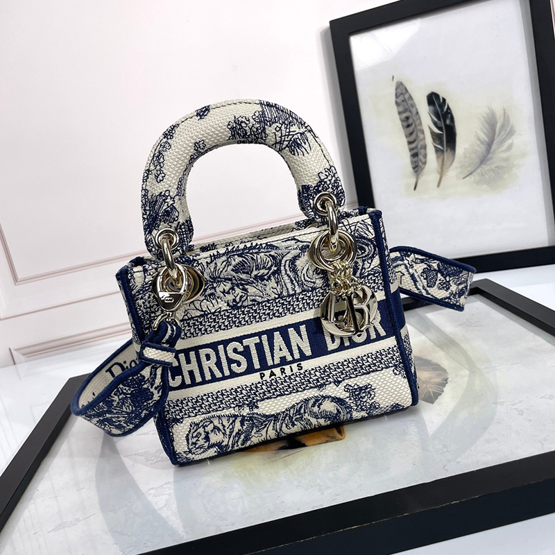 디올 레이디 디 라이트 백 미니 화이트 네이비 M0500OTDT