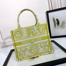 디올 사크 북 트 스몰 M1296ZECQ M02I