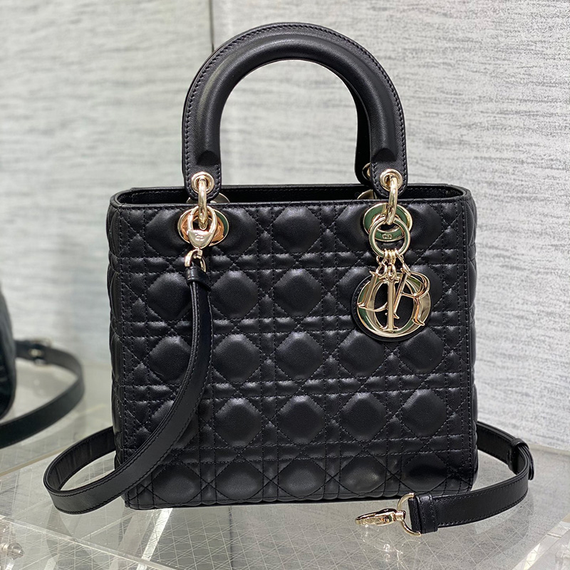 디올 레이디백 호라이즌블루 까나쥬 미디엄 토트백 블랙 M0565ONGE