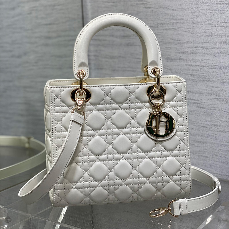 디올 레이디백 호라이즌블루 까나쥬 미디엄 토트백 화이트 M0565ONGE