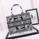 DIOR 디올 북 토트백 미디움 화이트블랙 미듐 M1296ZESE M993