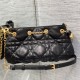디올 토트 탑 핸들백 SMALL DIOR AMMI BAG 2칼라 M22556FBE