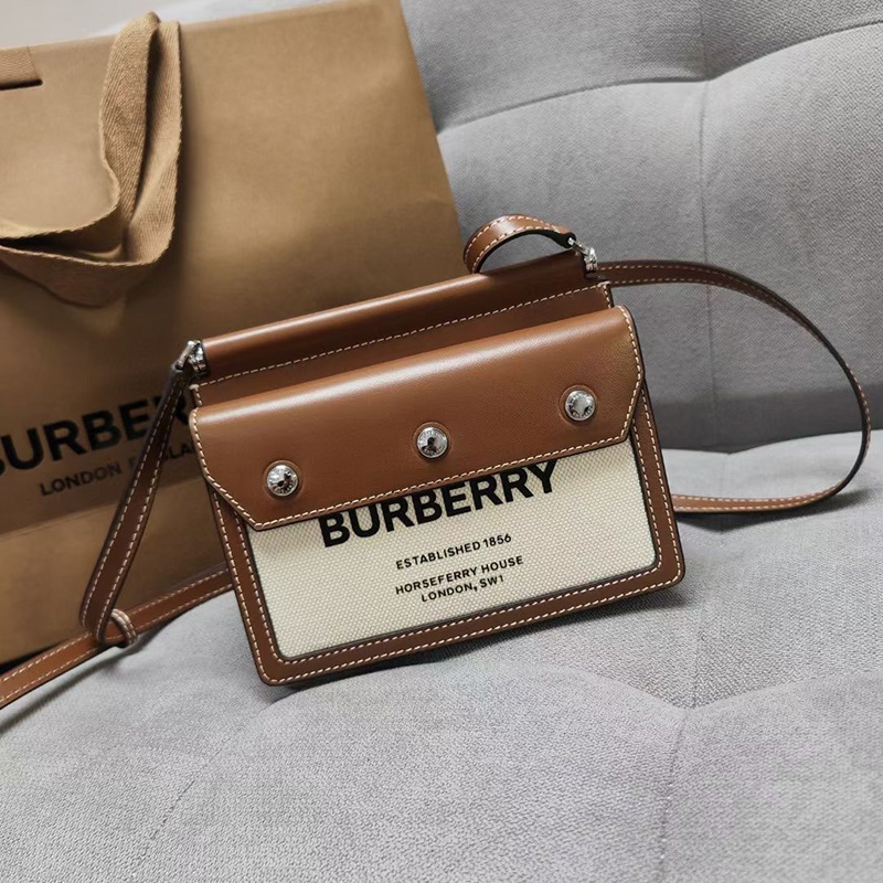 버버리 베이 타이틀 포켓 크로스 바디백 2칼라 80146111