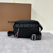 버버리 ECONYL 로고 크로스바디 블랙 8025669