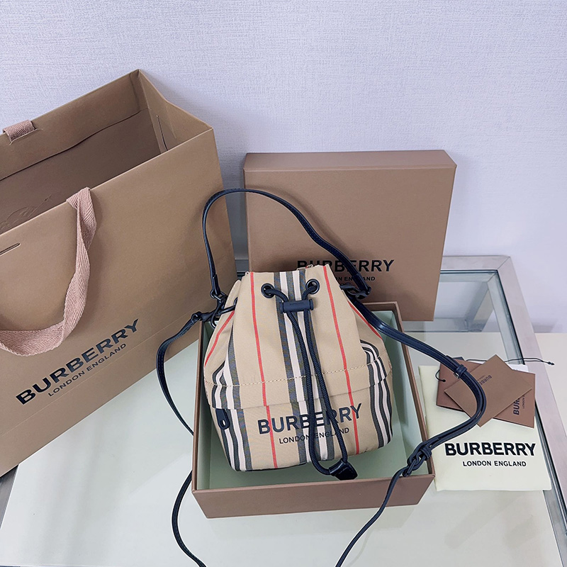 버버리 포이베 미니 파우치 복조리백 8026737