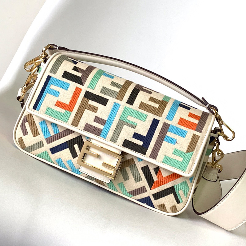 팬디 바게트 숄더백 8BR600ANH4 F1L2D