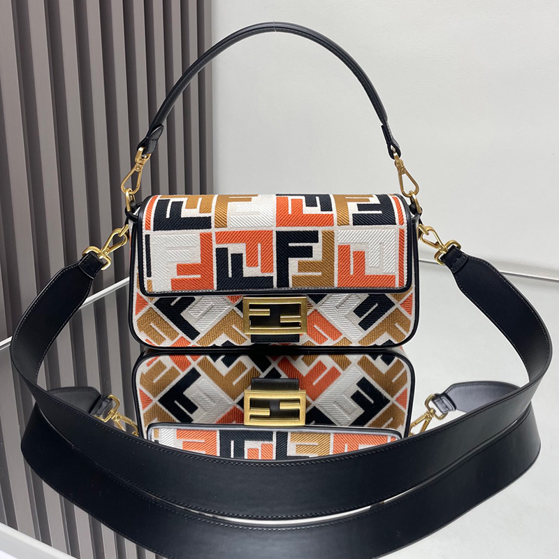 펜디 FF 자수 멀티컬러 캔버스 바게트 백 8BR600ARC2F1OQ6