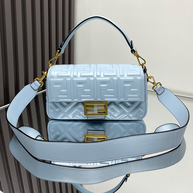 펜디 라이트 블루 나파 레더 백 8BR600A72VF1NQ8