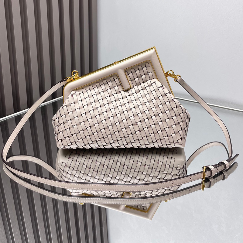 팬디 숄더백 8BP129APZ6 F0VWM