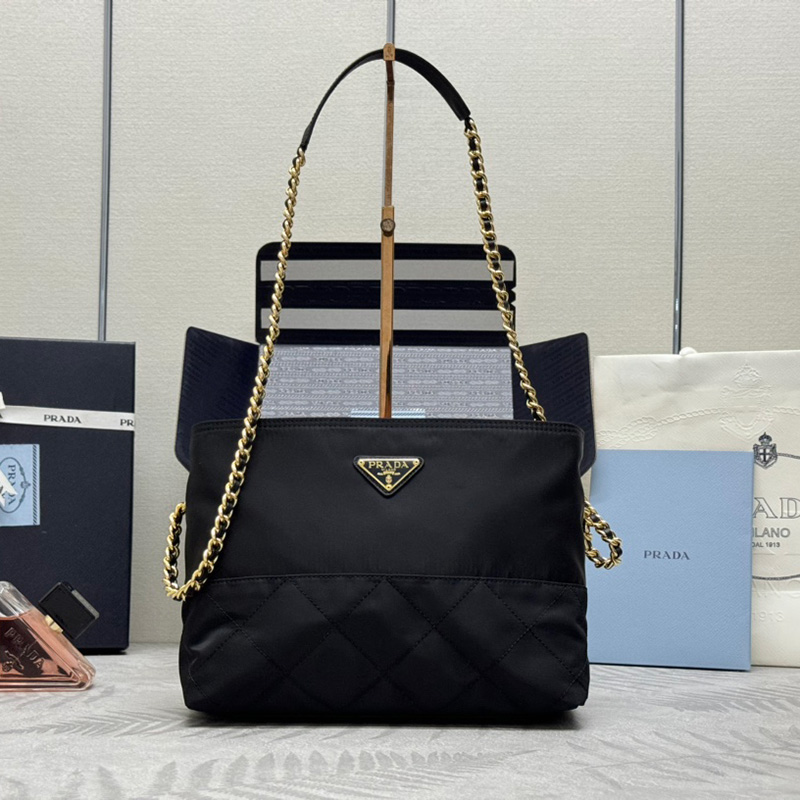 프라다 신상 나일론 크로스백 1BA645