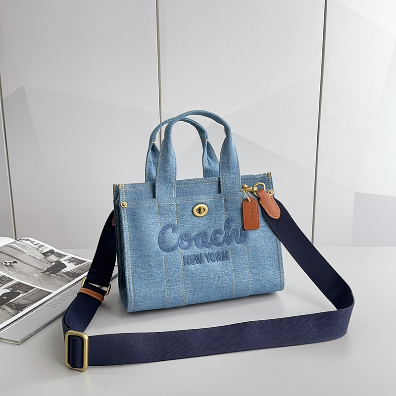 코치 카고26 이니셜 자수 데님 CR659