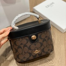 코치 케이 크로스바디 인 시그니쳐 캔버스 78277