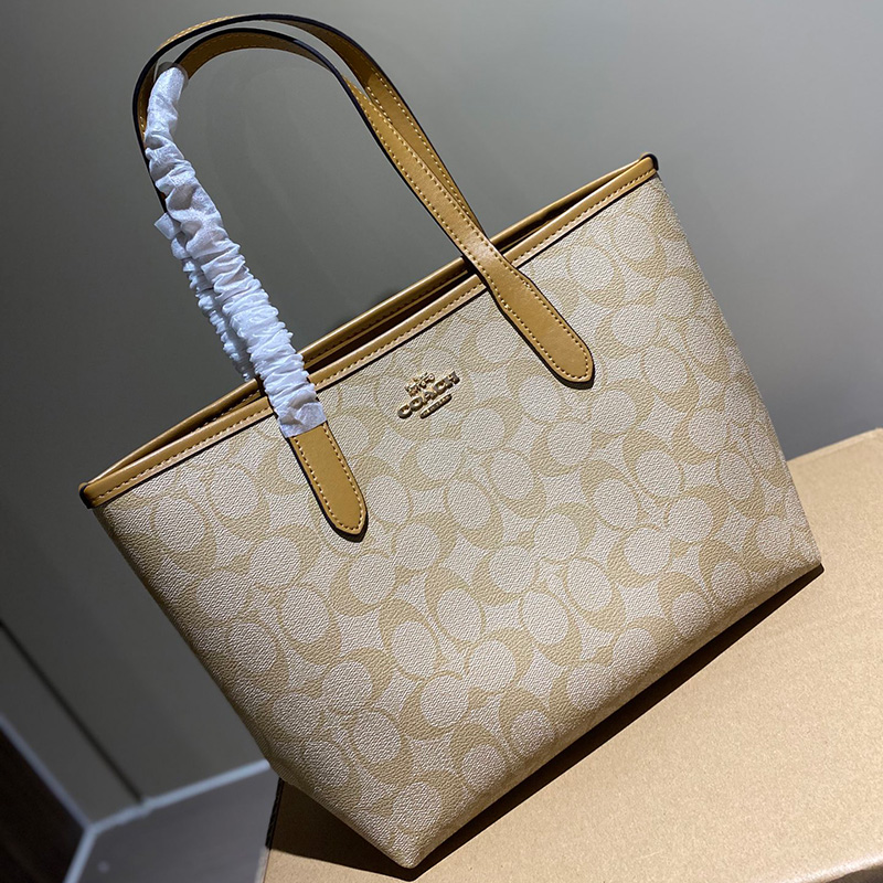 코치 5696 시티 시그니처 캔버스 토트백