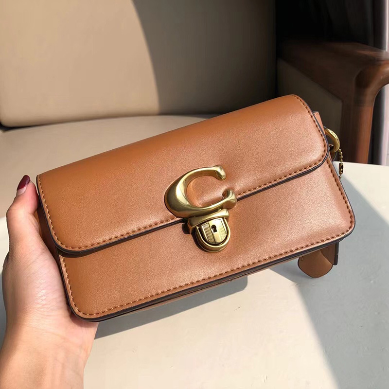 코치 스튜디오 바게트 백 CE331 B4LCA