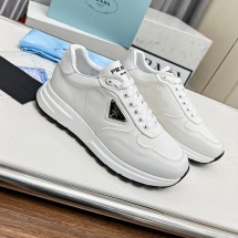 프라다  로고 스니커즈 2EE369