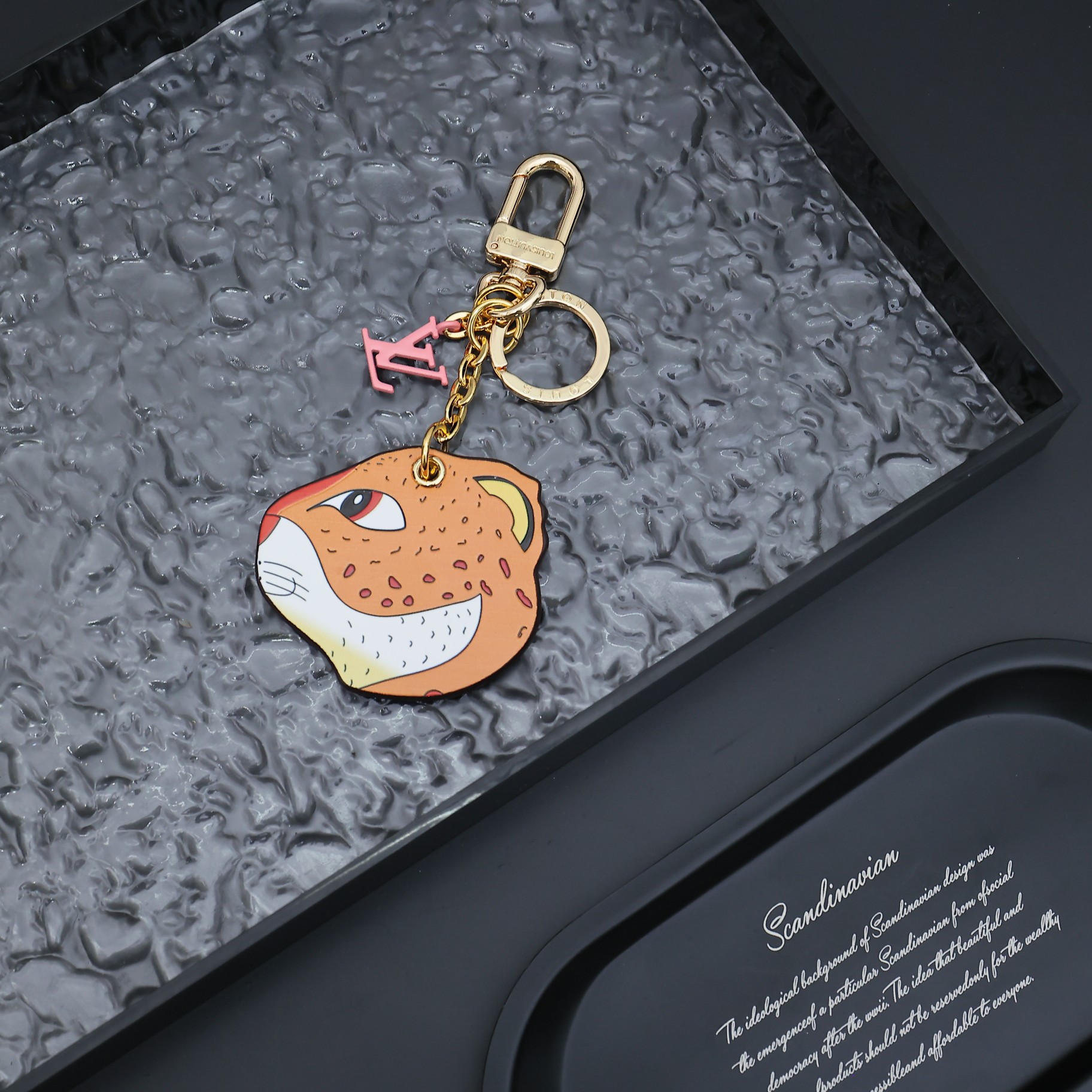 루이비통 애니모그램 레오파드 키 홀더 백 참 가죽 키링 3종 M01969