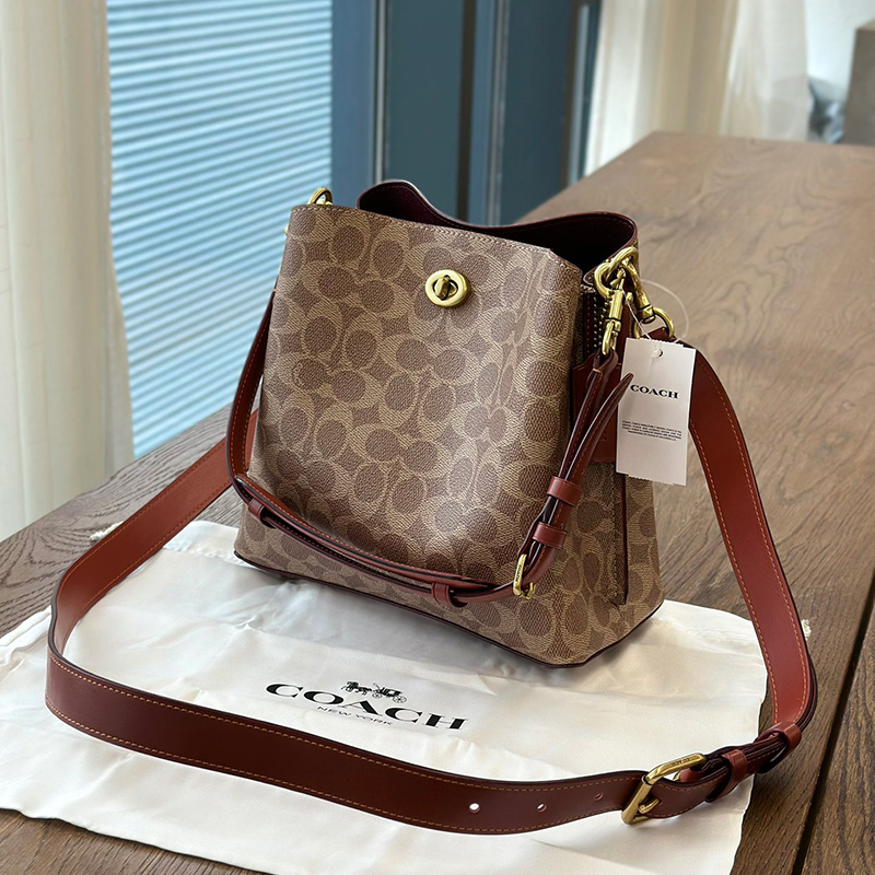 코치 24SS 윌로우 버킷 백 인 시그니처 캔버스 C3890 B4NQ4