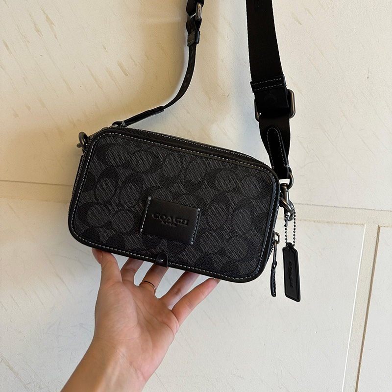 코치 남성 시그니처 와이어트 크로스바디 2컬러 CM109