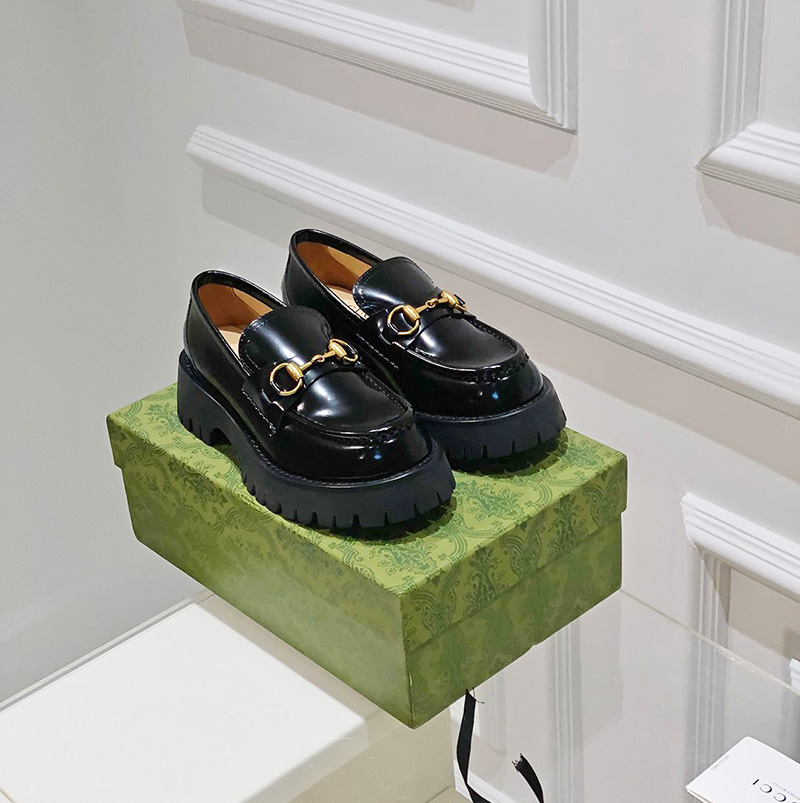 구찌 여성 레더 러그 솔 홀스빗 로퍼 2컬러 577236