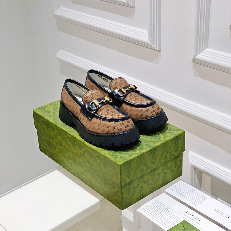 구 찌 구두 러그솔 홀스빗 로퍼 661536