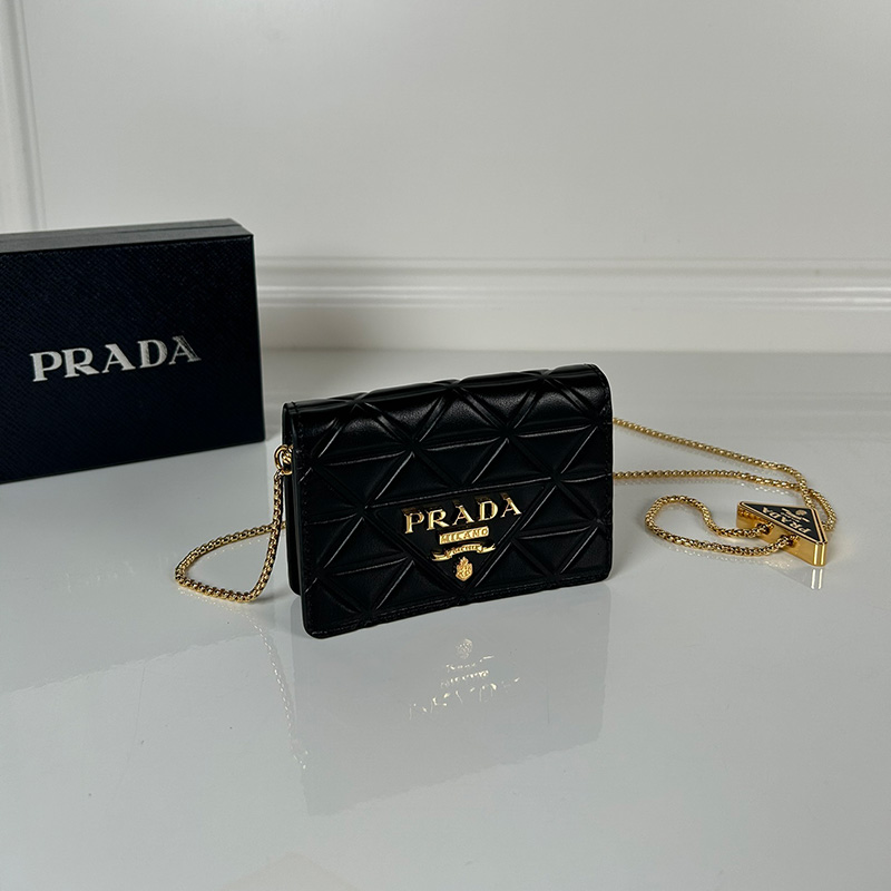 프라다 숄더 스트랩이 있는 가죽 카드홀더 1MR024