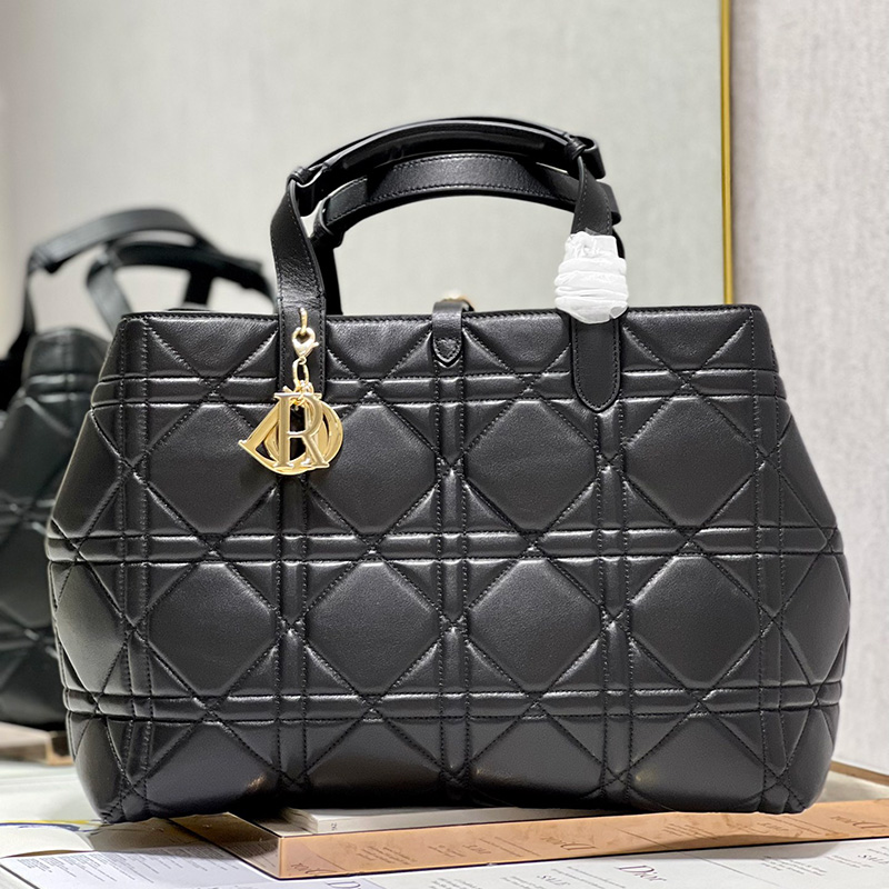 디올 뚜주흐 쇼퍼백 라지 빅백 까나쥬 금장 2컬러 M2820OSHJ