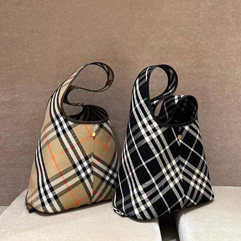 버버리 스몰 체크 토트 Noir/Calico 2컬러 80946861